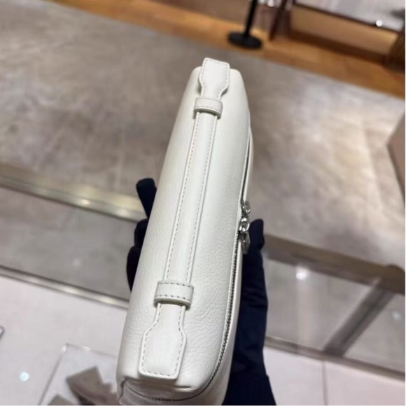 Loro Piana Cream Pebbled Leather Top-Handle Cosmetic Case - Picture 3 of 5